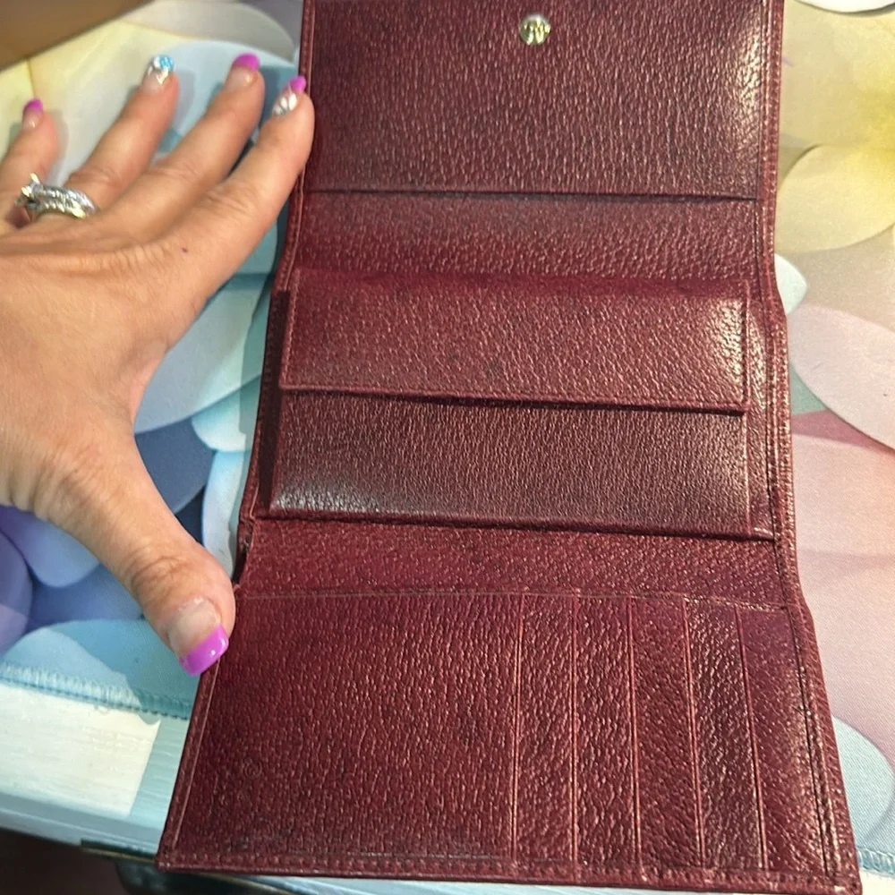 Authentic Gucci - Picture 2 of 6
